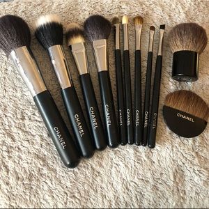 11 CHANEL Makeup Brushes